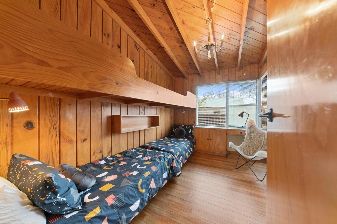 The Walnut Tree House - Martinborough Holiday Home Bagian luar foto